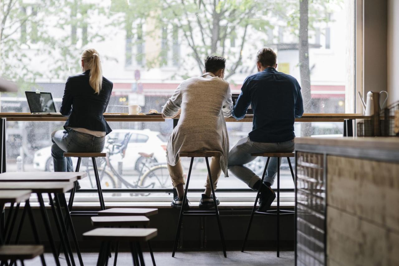 Rekomendasi cafe kekinian dengan wifi gratis dan tempat duduk nyaman terdekat